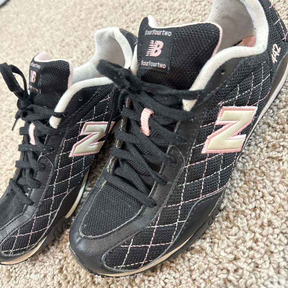 New Balance 442 Indoor Soccer Shoes Womens 8 Black Pink Futsal‎ Trainer EUC